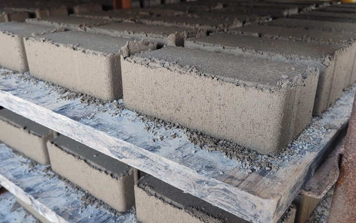 Produção de paver com bandeja plástica LiteX